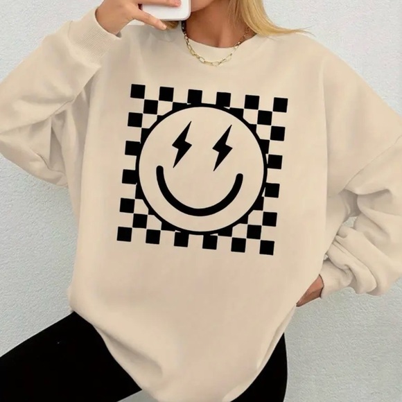 Women’s Graphic Smiley Face Sweatshirt Size XL NEW WITH TAGS - Picture 1 of 8